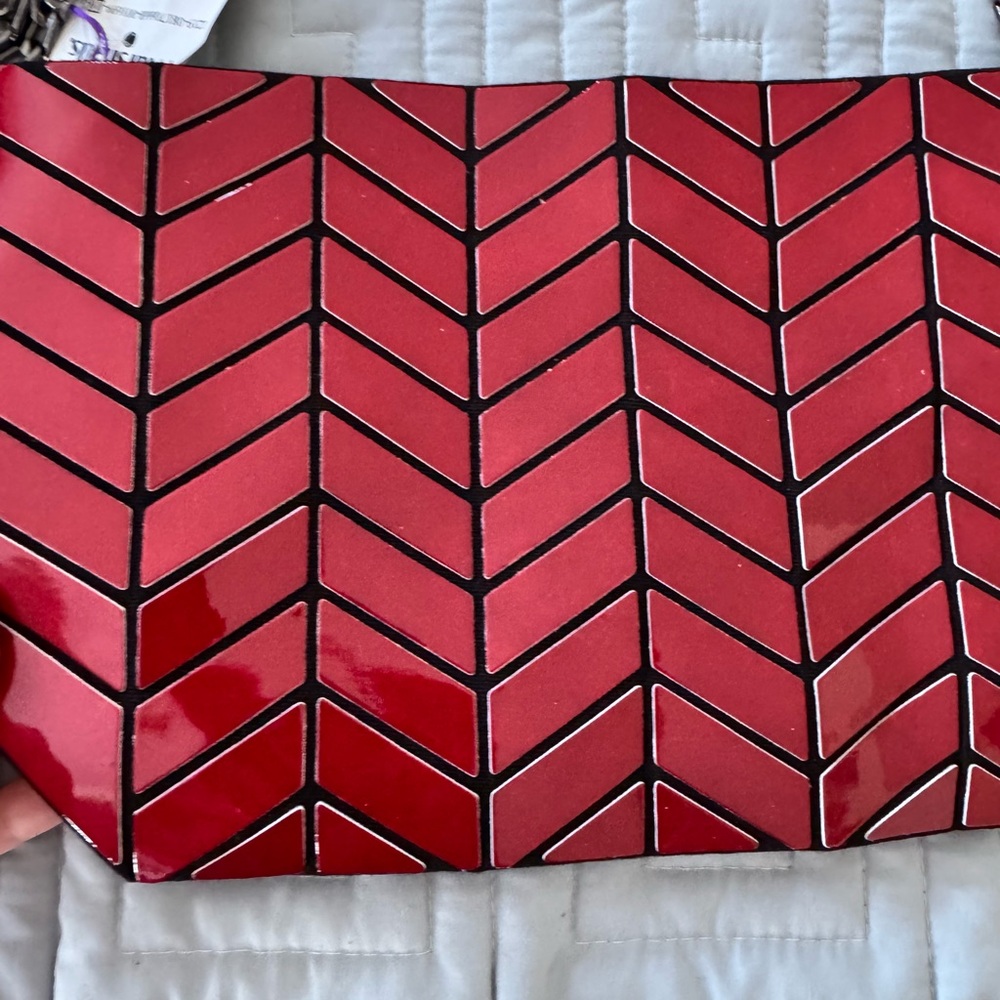 Red Chevron Pattern Bag - Picture 2 of 7